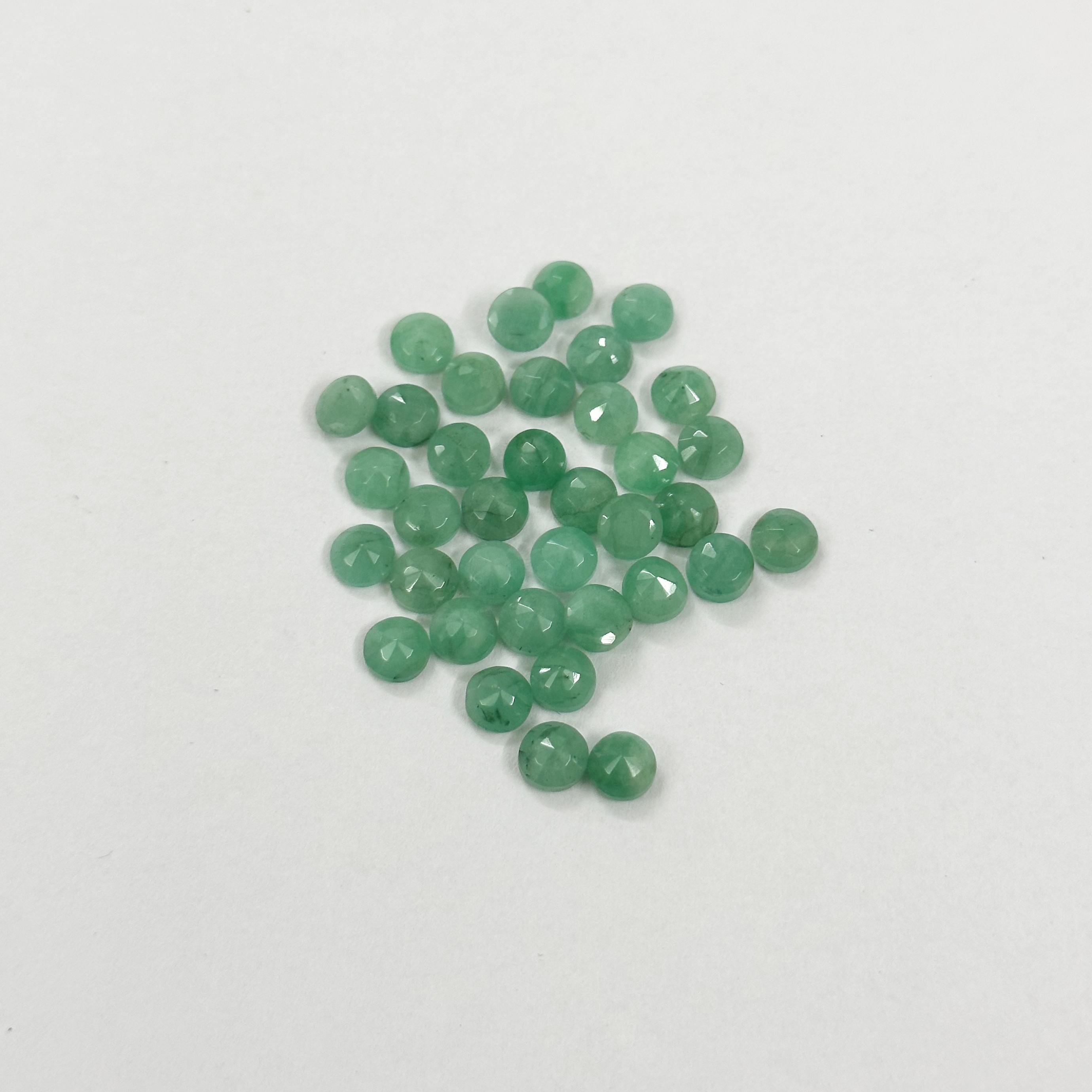 สีเขียว