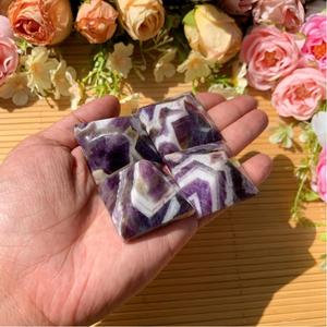 Pyramide de cristal d'améthyste Chevron naturelle, polie à la main, pierre précieuse violette pour la guérison, la méditation, le Reiki, la décoration énergétique des chakras, traditionnelle - Product Image 4