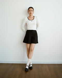 เสื้อยืดครอปคอเหลี่ยมทรงเข้ารูปคุณภาพสูงสำหรับผู้หญิง ปักโลโก้ แห้งเร็ว ระบายอากาศได้ดี ผลิตจากโพลีวิสโคสผสมสแปนเด็กซ์ เหมาะสำหรับใส่ในชีวิตประจำวัน - Product Image 3