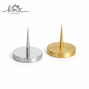 Ensemble de porte-bougies modernes en métal doré, grands supports pour bougies coniques, base minimaliste en forme de cône, élégant centre de table pour la décoration intérieure - Product Image 2