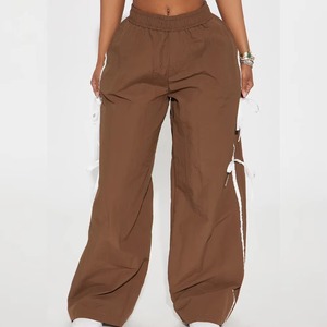 Pantalon de jogging droit respirant anti-boulochage avec logo personnalisé et bande latérale pour homme, style hip-hop - Product Image 1