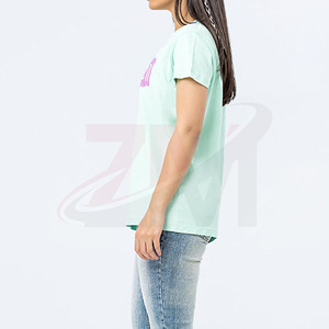 เสื้อยืดคอกลมสีเขียวอ่อนสำหรับผู้หญิง แขนสั้น สวมใส่สบาย ผ้าฝ้าย 100% ระบายอากาศได้ดี พิมพ์ลายโลโก้ตัวอักษร ดีไซน์สำหรับฤดูใบไม้ผลิและฤดูร้อน - Product Image 2