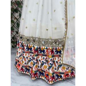 Navratri Lehenga Choli de diseñador para mujer con juego elegante de trabajo de espejo real para festivales - Product Image 2