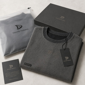 Camiseta de Hombre Estilo Urbano Color Gris Humo, Texturizada, Corte Recortado, Oversize, Tejido Jacquard de 240 GSM, Marca Dravelle Industry - Product Image 5