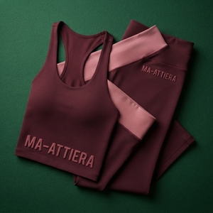 Conjunto de Yoga para Mujer en Rosa Borgoña con Contraste, Top Camiseta y Leggings de Cintura Alta con Corte Acampanado, Ropa Deportiva para Gimnasio y Entrenamiento - Product Image 6