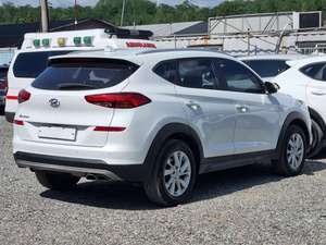 Tucson SUV d'occasion blanc 2020 Diesel Automatique 5 portes Sièges en cuir Écran tactile Commutation urbaine Voiture d'occasion Coréenne - Product Image 2
