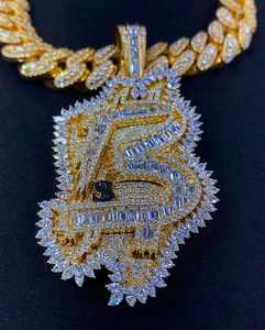 Colgante y Dijes Personalizados de Moissanita con Incrustaciones de Plata 925, Engaste Completo con Letra Personalizada, Diseño Único para un Estilo Personalizado - Product Image 4