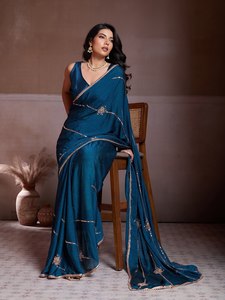 Collection de saris d'hiver élégants en soie et mousseline, ornés de pierres, avec blouse de designer à broderies Butta, tenue de soirée indienne moderne - Product Image 2
