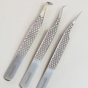 Pinzas de pestañas de plata con agarre de diamante, logotipo personalizado, pinzas de extensión de pestañas puntiagudas de acero inoxidable japonesas sostenibles, volumen - Product Image 1