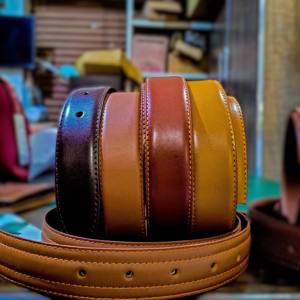 Cinturones Casuales de Hombre de Alta Calidad y a la Moda, con Logotipo Personalizado, de Cuero Genuino con Hebilla, Accesorios de Moda de Lujo OEM al por Mayor - Product Image 1