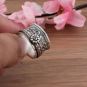 Anillo Ancho Boho de Plata de Ley 925 Hecho a Mano al por Mayor para Bodas, Meditación, Ansiedad, para Mujeres y Hombres - Product Image 1