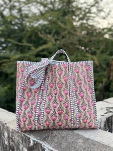 Sac à bandoulière matelassé en coton imprimé bohème élégant avec deux poignées, design durable pour un usage quotidien et les voyages - Product Image 5