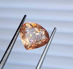 Piedra de sol natural en forma de corazón, gemas facetadas brillantes para joyería fina, todas las formas y tamaños disponibles al por mayor. - Product Image 1