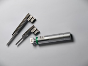 VITRA F.O. Lames de laryngoscope Miller 1 - 2 et poignée |   Laryngoscopes pédiatriques en acier inoxydable de qualité médicale |   CERTIFIÉ CE - Product Image 1
