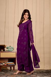 <b>Women</b> Traditional Purple Embroidered Ankle-Length <b>Kurta</b> Set With Dupatta <b>For</b> Wedding India Pakistan Style - Product Image 2