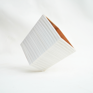 Macetas de flores de madera Diseño clásico para uso en el piso para entusiastas del jardín y centros comerciales Eleve su jardín-Blanco - Product Image 2