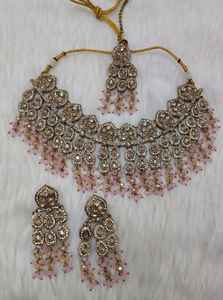 Magnifique ensemble de collier de mariée traditionnel indien en laiton poli au design le plus récent, Maang Tikka, pour mariages et cadeaux festifs - Product Image 4