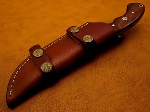 Cuchillo de Camping Personalizado Hecho a Mano con Borde Dentado, Acero de Damasco, Mango de Madera, Funda de Cuero, OEM/ODM Disponible - Product Image 6