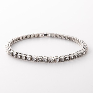 Bracelet en diamant Moissanite très demandé, bijoux de luxe pour femmes, accessoire de mode scintillant, disponible à la vente - Product Image 2
