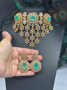 Conjunto de collar choker de lujo con piedra doble de color verde menta y pendientes colgantes, joyería nupcial india de lujo. - Product Image 1