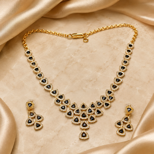 Conjunto de Collar Triangular de Diseño en Oro de 14K de Lujo con Pendientes a Juego, Joyería Moderna para Novias, Fiestas y Bodas, Regalo para Mujer - Product Image 2