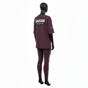 Conjunto Deportivo Premium de Camiseta de Algodón de 300GSM y Leggings de 260GSM con Paneles de PVC Reflectantes Iridiscentes y Logotipo Personalizado - Product Image 5