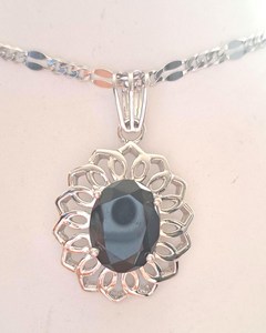 Pendentif en argent sterling avec spinelle noire et chaîne, bijoux en pierres précieuses faits à la main, design élégant pour femmes, vente en gros, export - Product Image 1