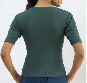 T-shirt femme en tissu premium, manches courtes, coupe slim, crop top pour adolescentes et femmes, haute qualité, basique mais au look élégant. - Product Image 6