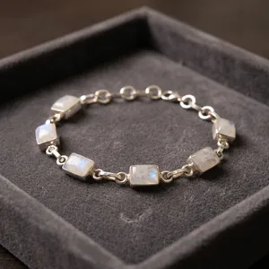 สร้อยข้อมือเงินแท้ 925 ประดับมูนสโตนสีรุ้งธรรมชาติ ทำมือ สำหรับผู้หญิง - Product Image 4