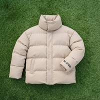 Blouson matelassé écologique beige pour homme, col montant, chaud et isolé pour l'hiver, décontracté, pour l'extérieur, avec logo frontal, OEM ODM, vente en gros