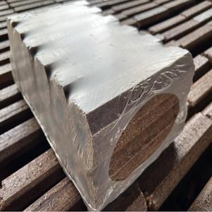 Briquetas de madera fabricadas a partir de residuos de madera reciclados para soluciones de energía limpia - Product Image 1