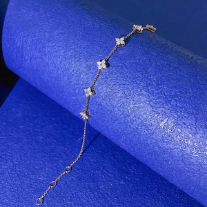 Exquisito Anillo de Diamantes Cultivados en Laboratorio con Corte Brillante, Diseño de Racimo Floral de Cuatro Hojas, Peso Total en Quilates, Elaborado con Cadena de Eslabones - Product Image 4
