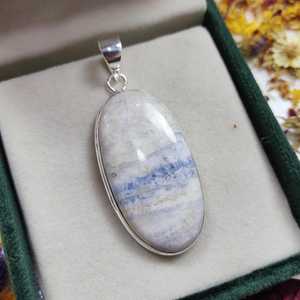 Pendentif ovale en schéelite vintage fait main NIKHIL GEMS, serti en argent sterling 925, certifié par un tiers - Product Image 3