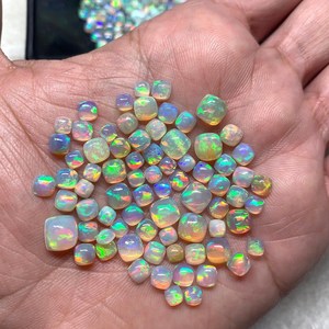 Venta al por mayor de ópalos naturales etíopes, cabujones de corte cojín, gemas sueltas de 4-8mm con juego de color/efecto fuego para fabricación de joyas - Product Image 4