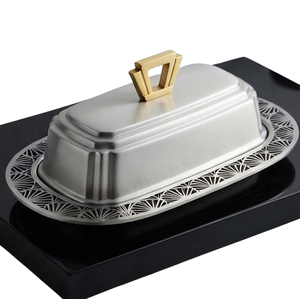Plat à beurre ovale en acier inoxydable avec couvercle et poignée dorée, pour la conservation de la fraîcheur, idéal pour les fêtes et la cuisine moderne. - Product Image 4