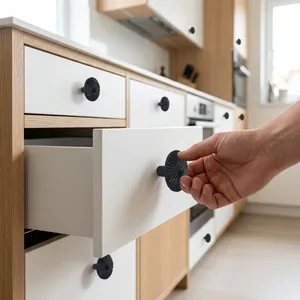 Kenop Kabinet Besi Cor Tradisional - Finishing Hitam Tahan Lama Anti Karat Ramah Lingkungan Pemasangan Mudah untuk Lemari Dapur dan Laci - Product Image 5