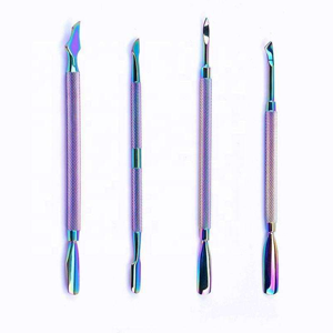 Pousse-cuticules et grattoir à ongles en acier inoxydable avec revêtement arc-en-ciel OEM pour manucure, pédicure et nail art professionnels - Product Image 1