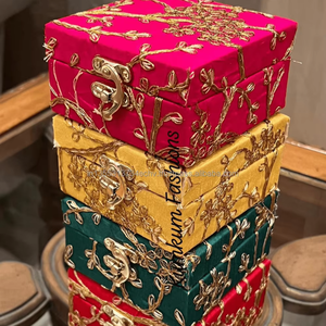 Boîte à cadenas carrée en MDF de 4x4 pouces, brodée à la main avec des motifs religieux Zari, pour les mariages et la décoration de la maison, idéale comme cadeau - Product Image 6