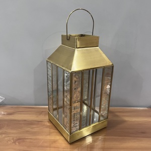 Farol de Latón con Paneles de Vidrio Espejado, Decoración para el Hogar, Portavelas de Metal - Product Image 4