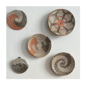 Assiette murale artisanale vietnamienne en jonc de mer, décoration suspendue tressée naturelle pour intérieurs bohèmes, hôtels, complexes hôteliers, cafés et commerces de détail - Product Image 5