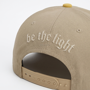 Gorra unisex de 6 paneles con logo bordado en 3D/PUFF y diamantes de imitación y estrellas en el borde con tamaño ajustable. - Product Image 5