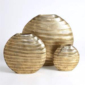 Jarrón Moderno de Aluminio Dorado Texturizado, Jarrón de Metal en Espiral Abstracto para Decoración de Hogares de Lujo y Diseño de Interiores de Oficinas - Product Image 2