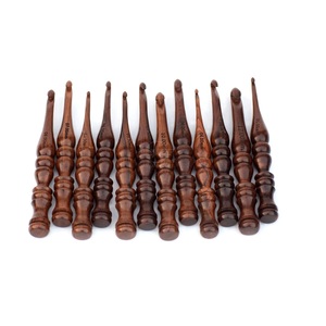 Ganchos de crochet de madera más vendidos, hechos a mano, con acabado suave, agujas de crochet para lana, hilo, tejido y manualidades. - Product Image 1