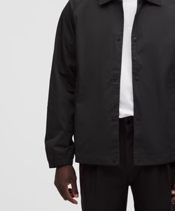 Veste Coach Homme Noire avec Fermeture Éclair, Patchwork Camouflage, Tissu Polyester Imperméable et Respirant, Design Classique Boutonné - Product Image 2