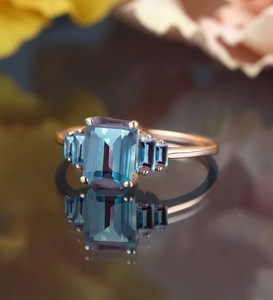 <b>Emerald</b> Cut Alexandrite Luxury Engagement <b>Ring</b> 925 <b>Silver</b> Color Change Gemstone for Wedding Party Bridal Promise <b>Ring</b> for Women - Product Image 4