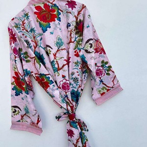 Bata de algodón con estampado floral para mujer, manga larga, cuello oblicuo, longitud completa, ropa de dormir informal suave, bata de baño estilo kimono con estampado rosa - Product Image 2