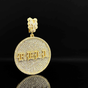 Pendentif Charme Unisexe pour Homme The Ice Legacy, Style Hip Hop, Diamant Rond Brillant, Alliage Plaqué Rhodium et Argent - Product Image 1