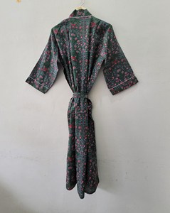 ชุดกิโมโนผ้าฝ้ายพิมพ์ลายด้วยมือระดับพรีเมียมสำหรับผู้หญิง ฤดูร้อน ลายดอกไม้สีเขียวเข้ม สง่างาม ยาว เป็นมิตรกับสิ่งแวดล้อม ระบายอากาศได้ดี ปรับขนาดได้ - Product Image 4