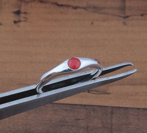 แหวนเงินแท้ 925 ประดับพลอยรูบี้ทรงเหลี่ยม แหวนทำมือสไตล์โบโฮคลาสสิก เรียบหรู แหวนเพชรเม็ดเดี่ยว รับรองโดยเมืองชัยปุระ - Product Image 4