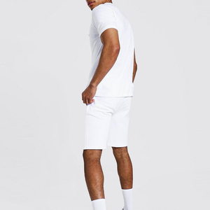 Shorts de sport en polyester pour hommes, taille élastique, coupe ample, longueur genou, couleur unie, pour l'été - Product Image 2